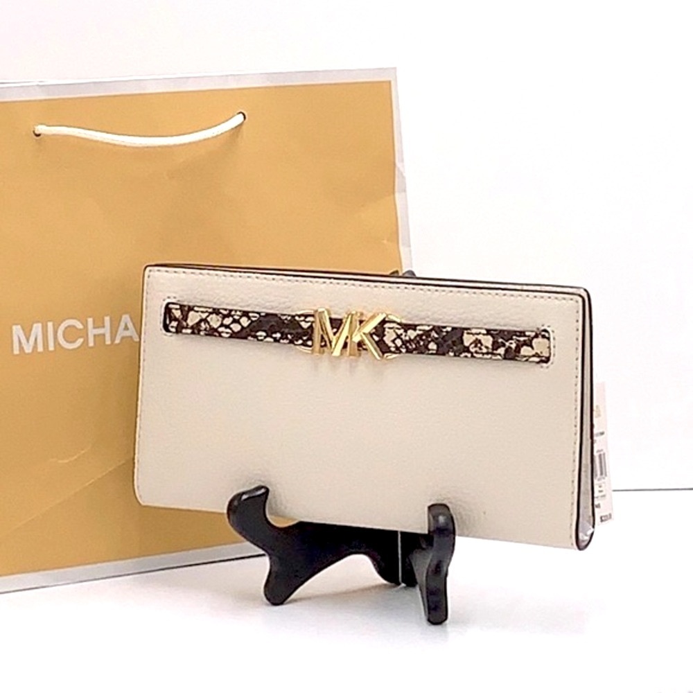 Michael Kors Reed Large
Snap Bifold Wallet Nat/ Light Cream Color